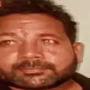 बीएचयू ट्रामा सेंटर के बाहर पुलिसकर्मी और पीड़ित परिवार के सदस्य