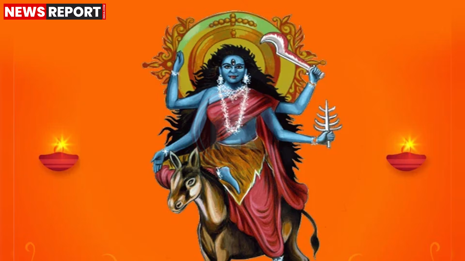 काशी के कालिका गली स्थित मंदिर में मां कालरात्रि की मूर्ति, आसपास पूजा करते श्रद्धालु।
