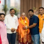 भाजपा किसान मोर्चा महानगर अध्यक्ष राजेंद्र शंकर सिंह पटेल का रामनगर में स्वागत करते कार्यकर्ता