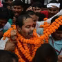 वाराणसी स्नातक एमएलसी चुनाव में जीत के बाद आशुतोष सिन्हा समर्थकों के साथ जश्न मनाते हुए।