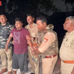 पैगंबरपुर विस्फोट स्थल पर पुलिस और मलबे के पास घायल राजू खान