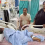 वाराणसी के पैगंबरपुर में हुए पटाखा विस्फोट के बाद का दृश्य या अस्पताल में घायल परिवार के सदस्य